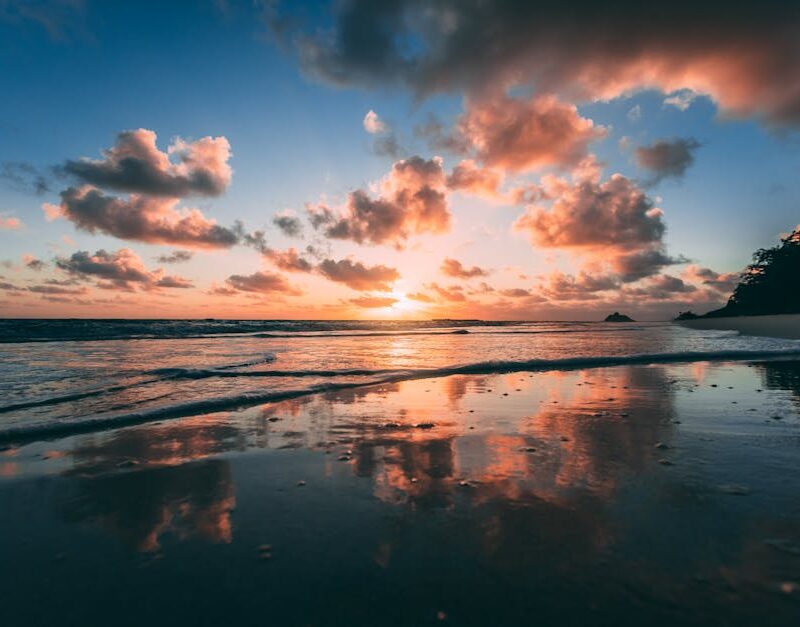 Beach Scenery - A beautiful sunrise over Kailua Beach with vibra #1143006