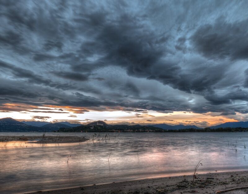 Lake Reflections - Captivating view of a dramatic cloudy sunset ove #35642520