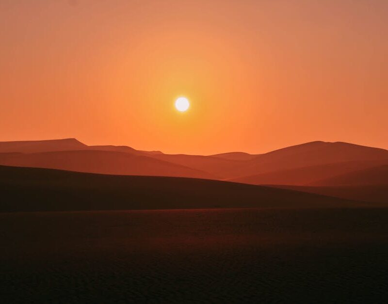 Desert Wilderness - Captivating sunset over desert dunes, highlighti #6601009